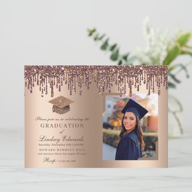 Invitación Purpurina Drip Bronze Gold Graduation Photo (Anverso de pie)