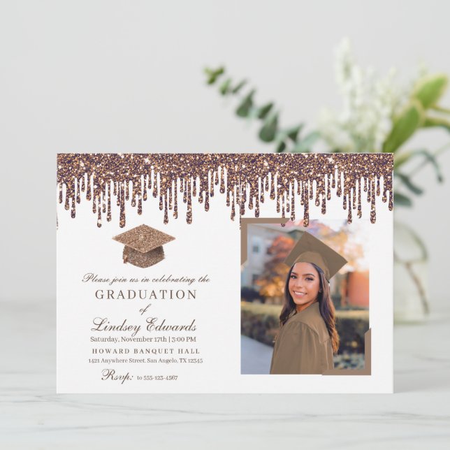 Invitación Purpurina Drip Bronze Gold Graduation Photo (Anverso de pie)