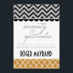 Invitación Purpurina negro, plata, 70 cumpleaños de oro invit<br><div class="desc">Con el aspecto de purpurina de oro, negro y plata, esta elegante y moderna invitación al cumpleaños de Setenta y Espectacular será un éxito para los invitados y para los invitados de cumpleaños, ¡ya sea un hombre o una chica! Purpurina mira rayas chevron, quatrefoil y texto que lee Setenta y...</div>