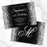 Invitación Purpurina Plata Monograma de la Fancia Negra 21º c<br><div class="desc">Crea tu propio lujoso monograma elegante hito 21ª celebración de cumpleaños formato horizontal 5x7 invitación para ella. Los gráficos decorativos de purpurina fino y brillante color plateado bordean los bordes con un color negro sólido. Personalizar los colores o estilos del tipo de letra de invitación y monograma. También puede eliminar...</div>