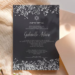 Invitación Purpurina plateado nombre hebreo gris Bat Mitzvah<br><div class="desc">Elegante fondo gris con un falso purpurina de plata Star of David con el nombre hebreo Bat Mitzvah y purpurina de plata confetti. Una invitación simple y moda.</div>