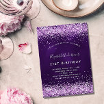 Invitación Purpurina púrpura de cumpleaños glamoroso<br><div class="desc">Una invitación moderna, elegante y glamurosa para una fiesta de cumpleaños número 21 (o cualquier edad). Fondo de color violeta profundo con polvo falso purpurina rosado. El color púrpura es desigual. El nombre está escrito con una escritura de estilo con letras a mano moderna. Personalice y agregue los detalles de...</div>