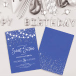 Invitación Purpurina real de plata azul esparkles luces dulce<br><div class="desc">Esta majestuosa y glamorosa y dulce invitación para 16 cumpleaños es perfecta para la muchacha. Cuenta con hilos brillantes de luz colgante encima de un falso purpurina de color plateado impreso sobre un fondo abstracto azul real inspirado en estrellas en el cielo nocturno. Es bonito, moda, moderna, moderna y fresca;...</div>
