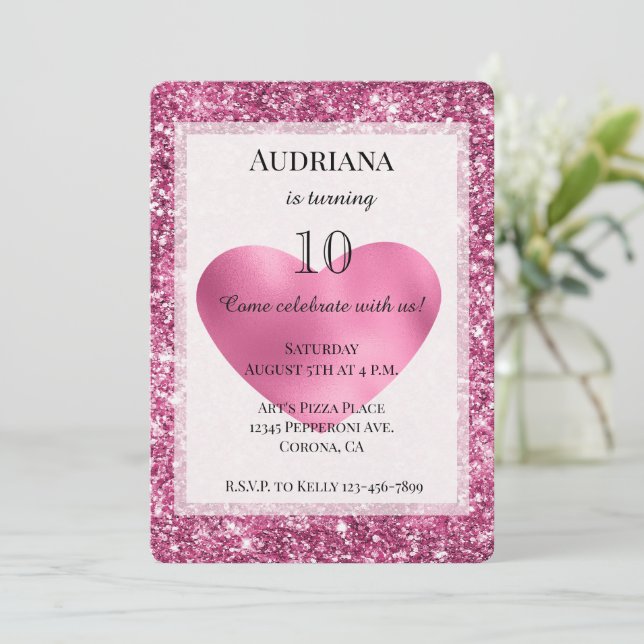 Invitación Purpurina rosa Glam Heart Birthday (Anverso de pie)