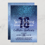 Invitación Purpurina Triple Azul de Aqua Girly dulce 16<br><div class="desc">Esta tierna, moderna y reluciente invitación para una fiesta de 16 años es perfecta para el día especial de tu hija adolescente. Se trata de un falso azul acuático impreso en azul claro en un degradado oscuro purpurina azul cielo. Es moda, elegante, bonito, único y fresco; todas las cualidades que...</div>