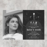 Invitación Q.E.P.D. 2000 Funny Funeral 300th Birthday Photo<br><div class="desc">Este diseño gracioso pero espeluznante presenta un tema funerario con una tipografía grave y vintage sobre un fondo de mármol negro, con una foto que puedes personalizar con la tuya propia. Personalice la invitación con sus detalles y si desea reorganizar el estilo y la ubicación del texto, pulse el botón...</div>