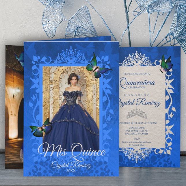 Invitación Quinceanera a mariposas azules y verdes (Folded elegant royal blue quinceanera invitation with ornate photo frame with butterflies, vines)