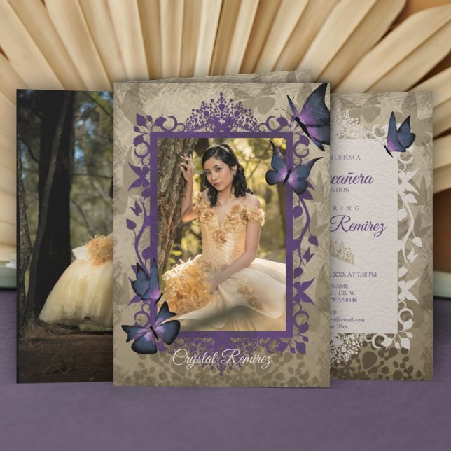 Invitación Quinceanera a mariposas violetas (vintage fancy purple lavender beige quinceanera invitation fancy vines leaves frame border butterfly)
