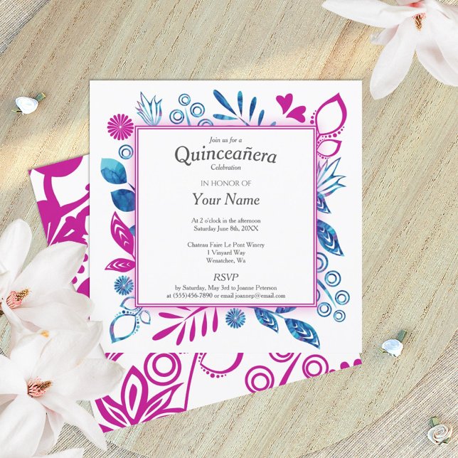 Invitación Quinceañera azul cristalino y rosa caliente (royal blue, magenta berry pink floral quinceanera invitation)