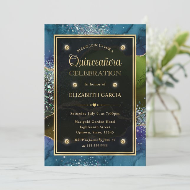Invitación Quinceañera de ágata con brillo azul, verde y dora (Anverso de pie)