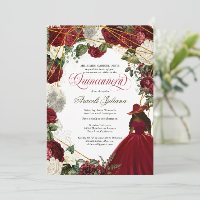 Invitación Quinceanera elegante charro burgundy blanco floral (Anverso de pie)
