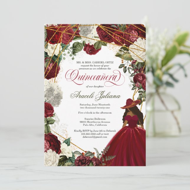 Invitación Quinceanera elegante charro burgundy blanco floral (Anverso de pie)