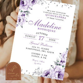 Invitación Quinceanera floral de plata púrpura Lilac