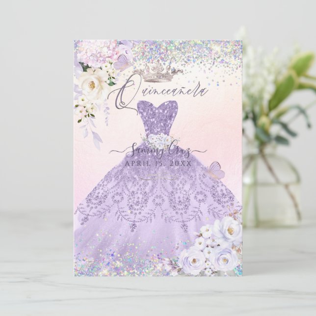 Invitación Quinceanera Holographic Dream Dusty Purple Vestido (Anverso de pie)