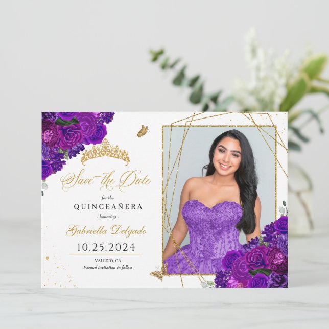 Invitación Quinceañera morada y dorada salva la foto de fecha (Anverso de pie)