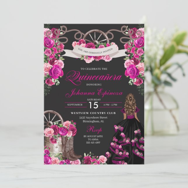 Invitación Quinceanera Occidental de Magenta y Niña Negra (Anverso de pie)