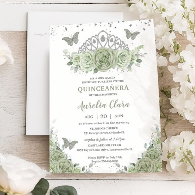 Invitación Quinceañera Sage Green Floral Rosas Silver Crown (Subido por el creador)