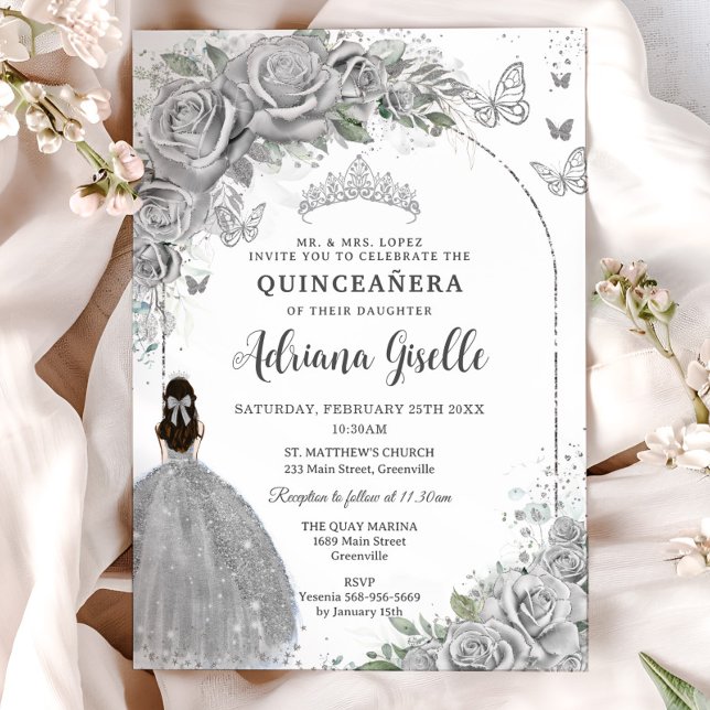 Invitación Quinceañera Silver Rosas Vestido Chica Floral P (silver-floral-flowers-roses-butterflies-brunette-princess-silver-crown-dress-Quinceañera-invitation)