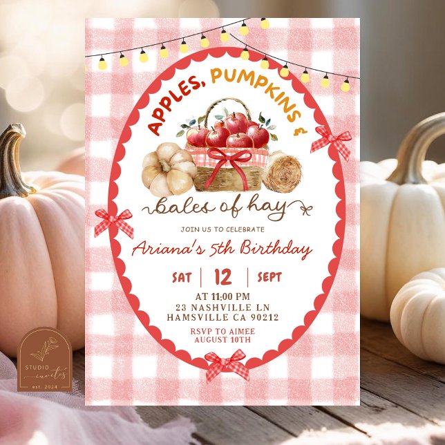 Invitación Quirky Gingham Apple Pumpkins y Bales de Hay (Subido por el creador)