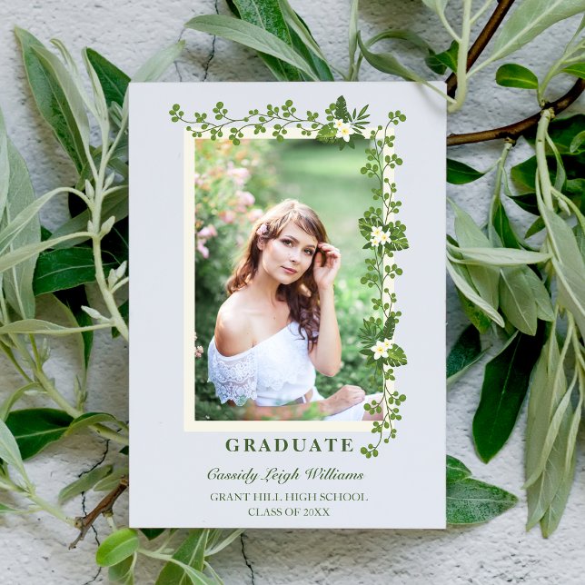 Invitación Ramas tropicales y graduación de flores blancas (Subido por el creador)