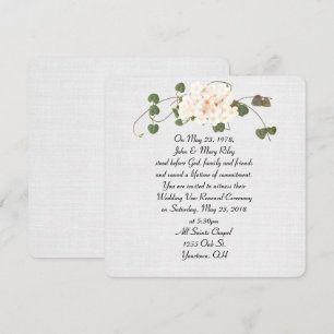 Invitación ramo de hiedra y flor sobre lino de textura