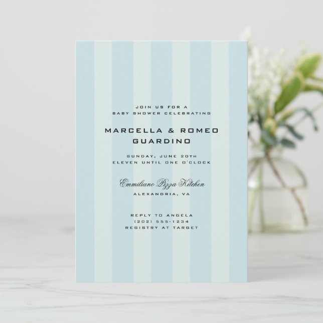 Invitación Raya Vertical Azul Suave Moderno Shower de Bebe (Anverso de pie)