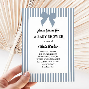 Invitación Rayas Azules Polvorientas y Lazo Moderno Baby Sh