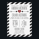 Invitación Rayas Bodas blancas y negras - Corazón rojo   Flec<br><div class="desc">Invitación a la boda con un ilustracion de corazón rojo entre dos flechas. El fondo son rayas diagonales en blanco y negro. Personalice el texto con su información.</div>