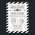 Invitación Rayas Bodas blancas y negras - Corazón rojo   Flec<br><div class="desc">Invitación a la boda con un ilustracion de corazón rojo entre dos flechas. El fondo son rayas diagonales en blanco y negro. Personalice el texto con su información.</div>