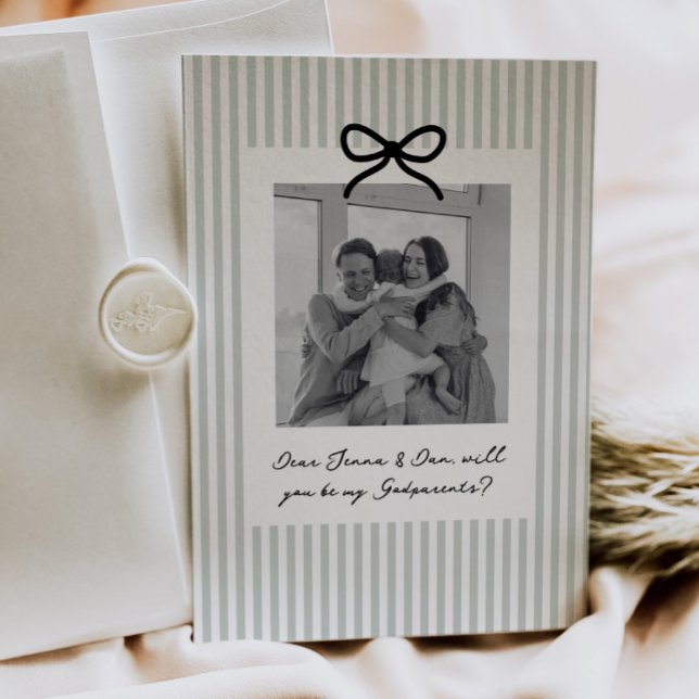 Invitación Rayas Verde Salvia Propuesta Padrinos (Zazzle Sage Green Stripes Godparents Proposal Invitation)