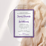 Invitación Rectángulo púrpura y plateado de Bat Mitzvah Purpu<br><div class="desc">Esta invitación a la moda de Bat Mitzvah presenta un purpurina falso y brillante en una capa sobre un fondo de color sólido. Utilice el formulario de plantilla para agregar su propia información. La Herramienta de diseño se puede utilizar para cambiar el estilo de fuente, el color y el diseño....</div>