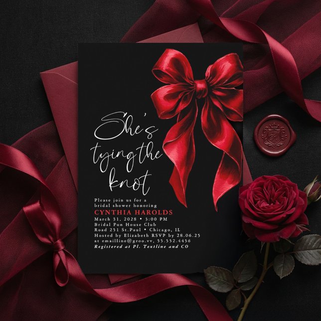 Invitación Red Black Bow She's Tying the Knot Bridal Shower (Black Bridal Shower Invitation With Red Bow She's Tying The Knot Chic Moody Gothic Romantic)
