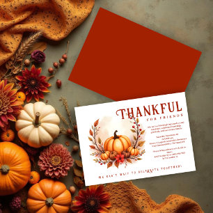 Invitación Red Friendsgiving Botanical Autumn Wreath Pumpkins