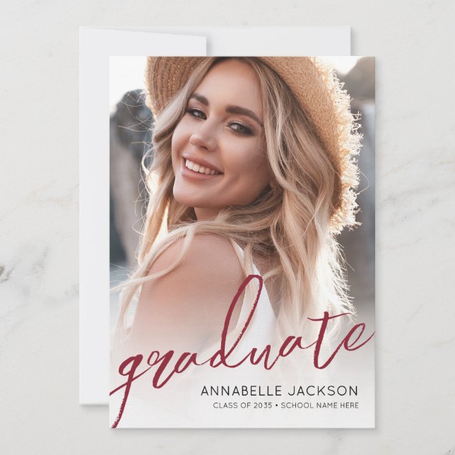 Invitación Red Trendy Script Graduate Photo Graduation (Anverso)