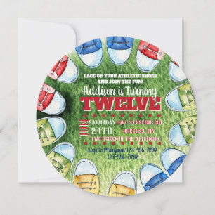 Invitación redonda de zapatos atléticos