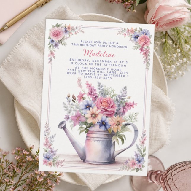 Invitación Regadera Floral Rosa Azul Cumpleaños 75 (Vintage watering can 75th birthday invitation)