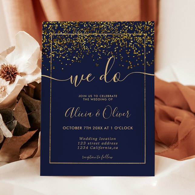 Invitación Relieve metalizado de moda oro azul marino foto in (Chic gold foil navy blue photo initials wedding invitation)