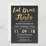 INVITACIÓN RELIEVE METALIZADO DORADO CHALKBOARD TREINTA CUMPL<br><div class="desc">TREINTA INVITACIONES DE CUMPLEAÑOS NEGRO Y ORO | Fondo rústico negro de pizarra con las palabras "EAT,  BEBIDA & TURN THIRTY" en un efecto de Relieve metalizado dorado y una variedad de frases blancas modernas. Encontrar otras invitaciones de cumpleaños elegantes en http://www.zazzle.com/special_stationery*</div>