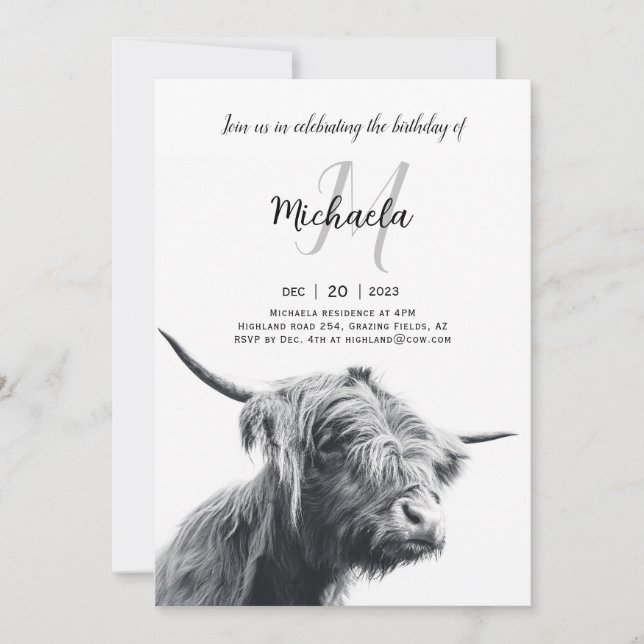 Invitación Retrato de vaca Highland monograma inicial blanco  (Anverso)
