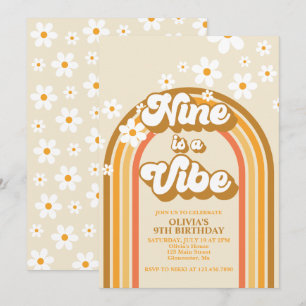Invitación Retro Arcoíris Nueve es una Vibra Retro 9 Cumpleañ