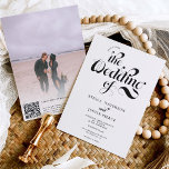 Invitación Retro foto boda de escritura blanco negro código Q<br><div class="desc">Cuando el retro se encuentra con el toque moderno. Invitación a una boda retro en blanco y negro con una caligrafía retro clásica y elegante en blanco y negro clásico. Añade tu foto de pareja en la parte posterior (o borra si no quieres ninguna foto), y agrega tu código QR,...</div>