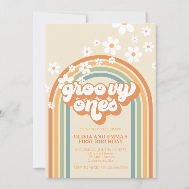 Invitación Retro Groovy Ones  Cumpleaños Gemelo Arcoíris (Anverso)