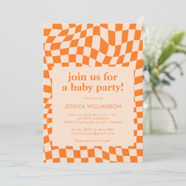 Invitación Retro Naranja Resumen Checkerboard Baby Shower (Anverso de pie)