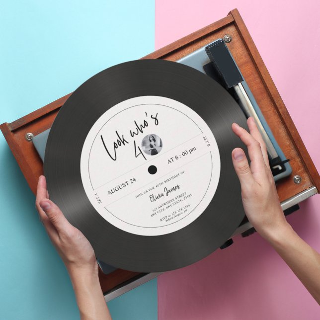 Invitación Retro vinyl record look who’s 40, 40th birthday (Subido por el creador)