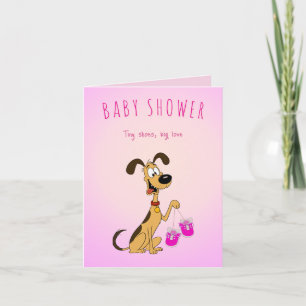 Invitación Rico el perro sosteniendo zapatitos de bebé rosa l