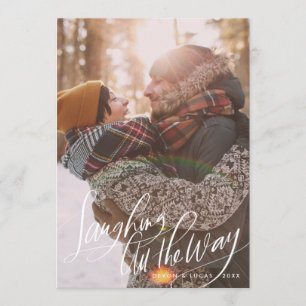 Invitación Riéndose todo el camino Script Navidad Photo Card