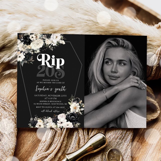 Invitación Rip floral 20's Death to my Youth 30th Birthday (Subido por el creador)
