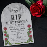 Invitación Rip my 20s Gravestone 30th Gothic Birthday Party<br><div class="desc">Gira 20 en la elegancia oscura y elegante con esta fiesta gótica de cumpleaños de Gravestone 30 de los 20 años. Esta invitación de cumpleaños en forma de arco parece una piedra de cabeza, con un cráneo con emblema de alas, rosas, espinas y una textura de piedra gris acuarela. ¡Perfecto...</div>