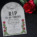 Invitación Rip my 30s Gravestone 40th Gothic Birthday Party<br><div class="desc">¡Cumple 40 años en una elegancia oscura y elegante con esta fiesta de cumpleaños gótica de Gravestone 40 de mis 30 años! Esta invitación de cumpleaños en forma de arco parece una piedra de cabeza, con un cráneo con emblema de alas, rosas, espinas y una textura de piedra gris acuarela....</div>