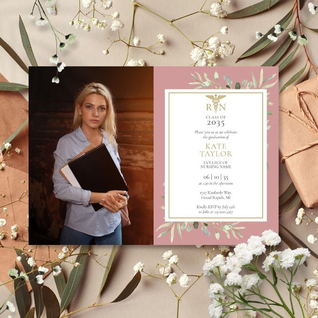 Invitación RN Enfermería Graduación Dusty Rosa Foliage Foto (RN Nursing Graduation Dusty Rose Foliage Photo Invitation)
